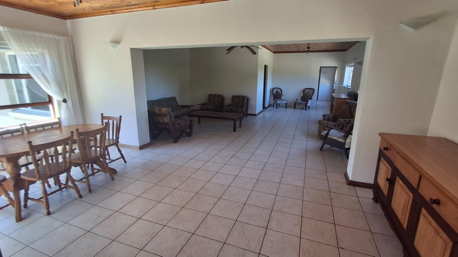 To Let 5 Bedroom Property for Rent in Humansdorp Eastern Cape